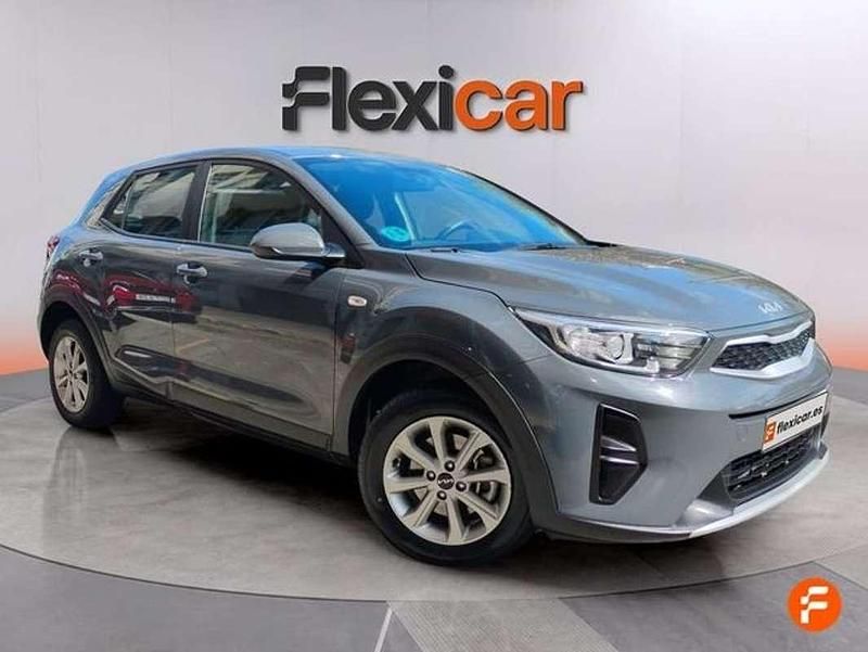 Usado Kia Stonic 84 CV (61 kW) 2022 Gris SUV