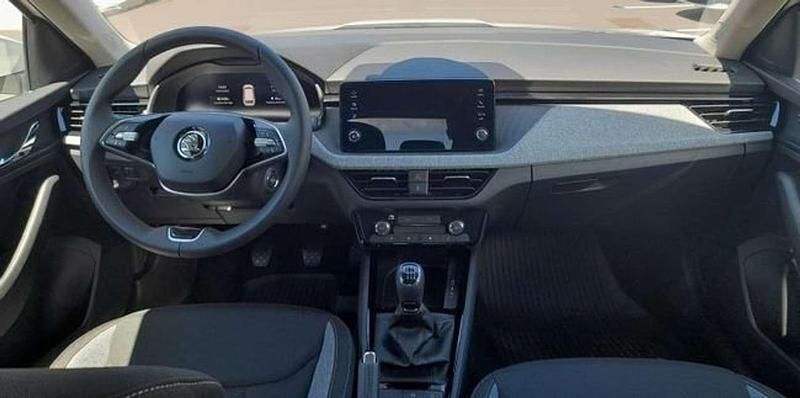 Usado Skoda Kamiq Selection 116 CV (85 kW) 2025 Blanco SUV