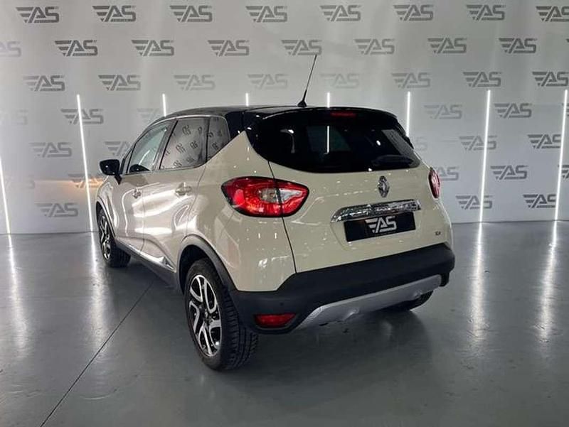 Usado Renault Captur XMOD 120 CV (88 kW) 2016 Beige SUV