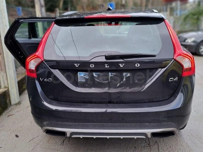 Usado Volvo V60 CC Summum 190 CV (139 kW) 2016 Negro Familiar