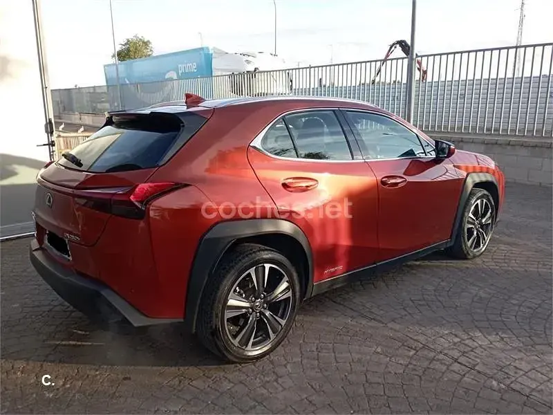 Usado Lexus UX 184 CV (135 kW) 2021 Naranja SUV