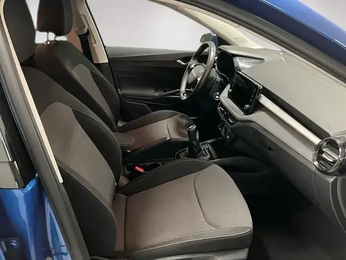 Usado Skoda Fabia Selection 95 CV (69 kW) 2025 Azul Utilitario