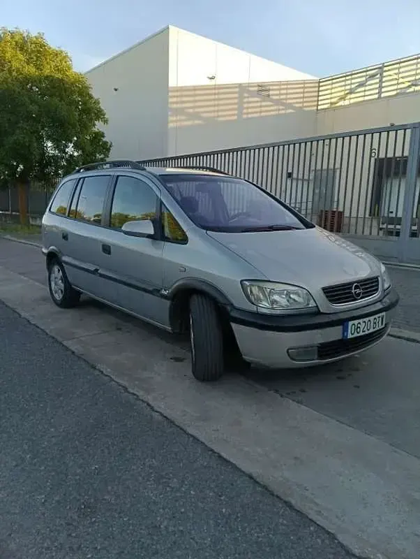 Usado Opel Zafira Elegance 125 HP (91 kW) 2003 Cinzento Monovolume