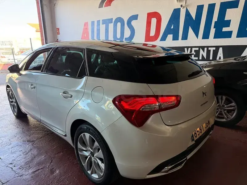 Usado Citroën DS5 114 CV (83 kW) 2014 Blanco Utilitario