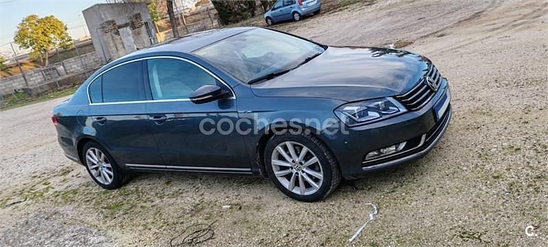 Usado VW Passat Advance 140 CV (102 kW) 2011 Gris / plata Familiar