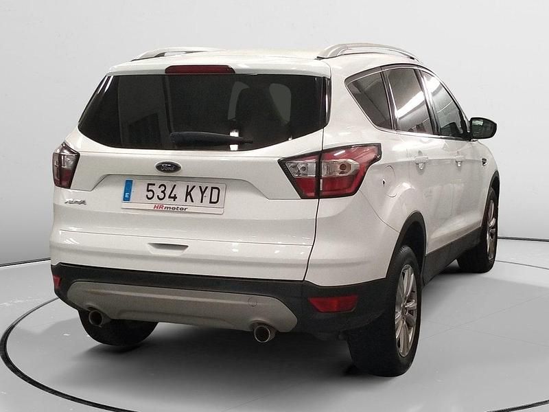 Usado Ford Kuga Trend+ 121 CV (88 kW) 2019 Plata SUV