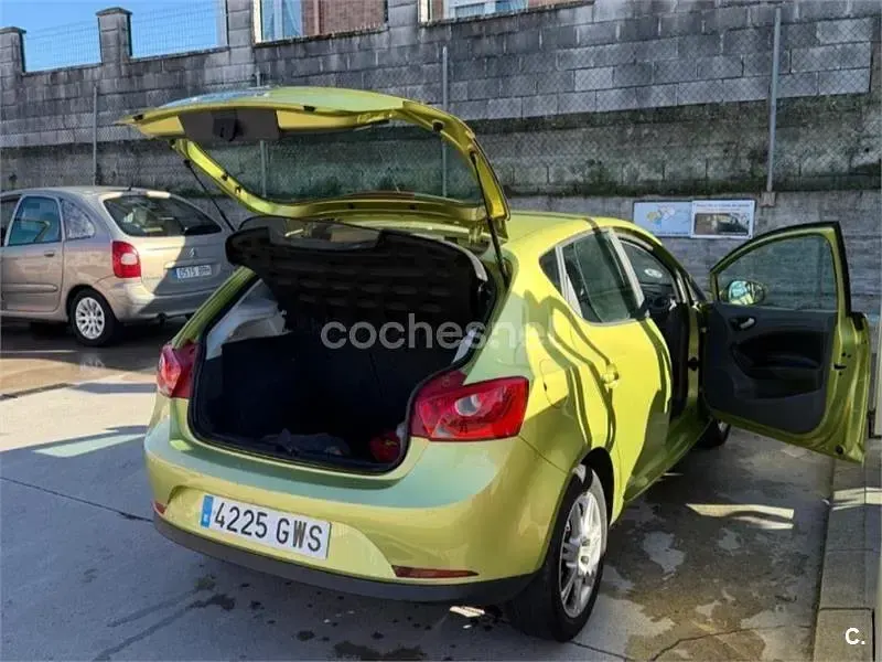 Usado Seat Ibiza Reference 90 CV (66 kW) 2010 Verde Berlina