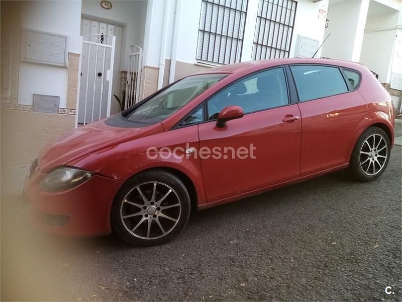 Usado Seat Leon Reference 140 CV (102 kW) 2006 Rojo Berlina