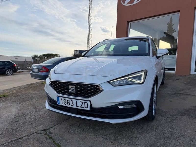 Usado Seat Leon XCELLENCE 150 CV (110 kW) 2022 Blanco Familiar
