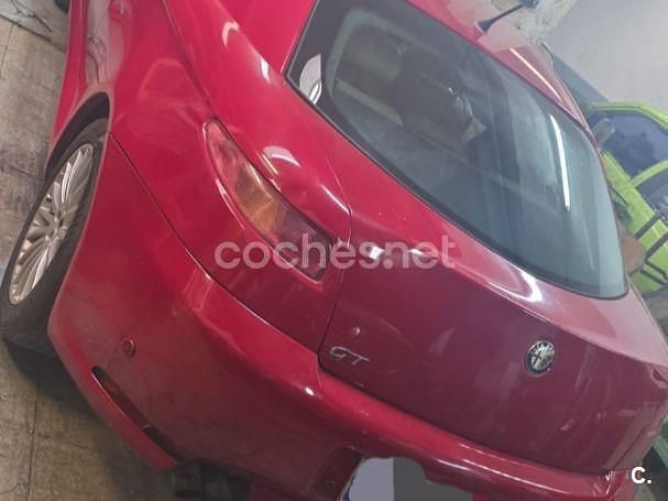 Usado Alfa Romeo GT Progression 150 CV (110 kW) 2007 Rojo Coupe