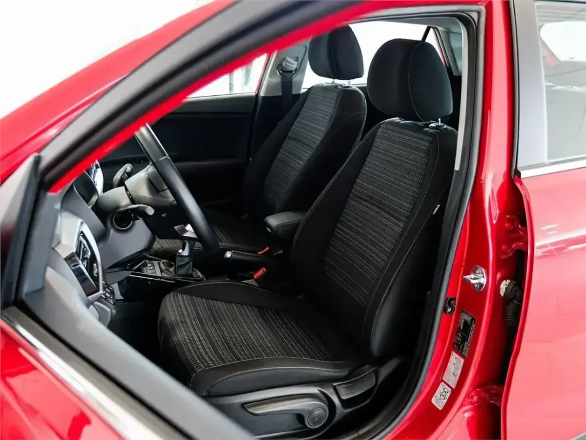 Usado Kia Stonic 101 CV (74 kW) 2024 Rojo SUV