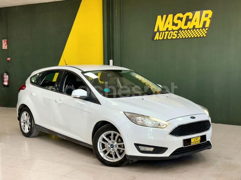 Blanco Usado 2016 Ford Focus Berlina | 10.900 € (Precio justo) - Imagen 1/4