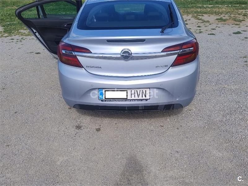 Usado Opel Insignia Selective 120 CV (88 kW) 2014 Gris / plata Berlina