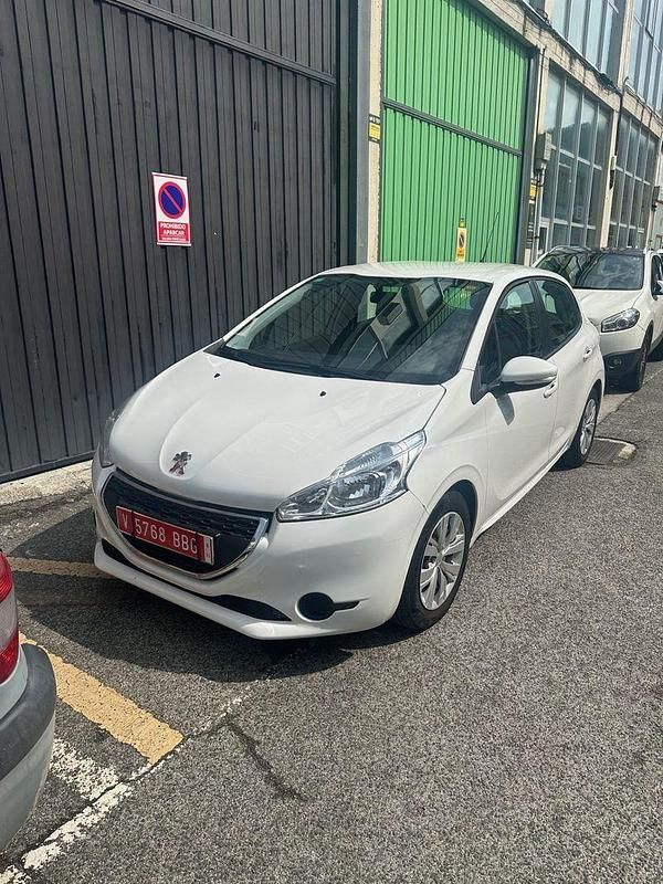 Usado Peugeot 208 Active 68 CV (50 kW) 2012 Blanco Utilitario