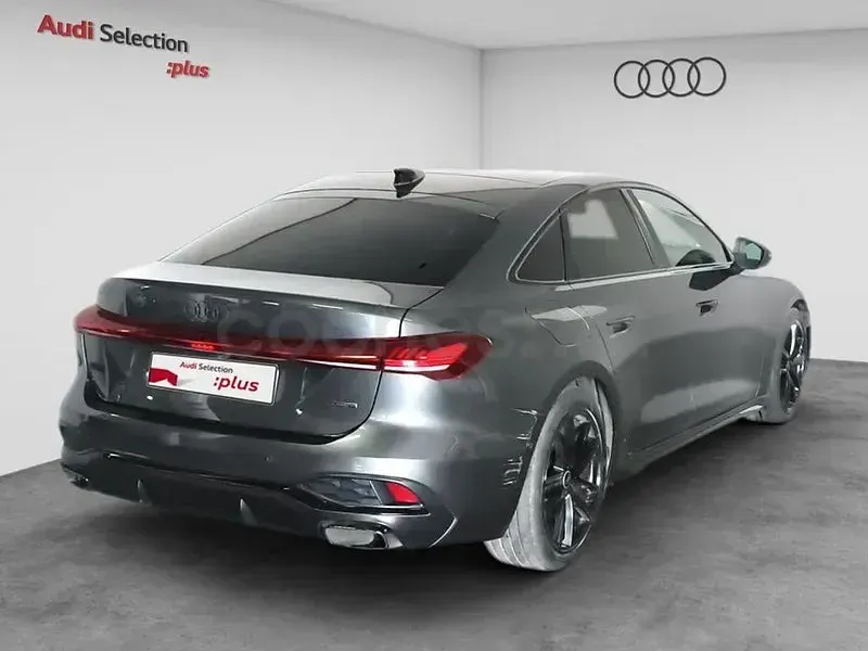 Usado Audi A5 Ambiente 299 CV (219 kW) 2025 Gris / plata Berlina