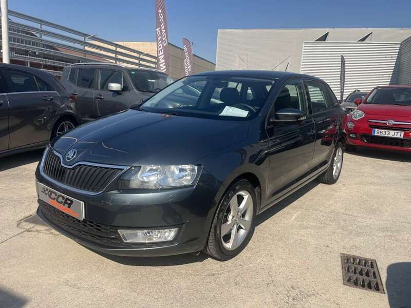 Gris Usado 2015 Skoda Rapid Ambition Utilitario | 9800 € (Precio justo) - Imagen 1/4
