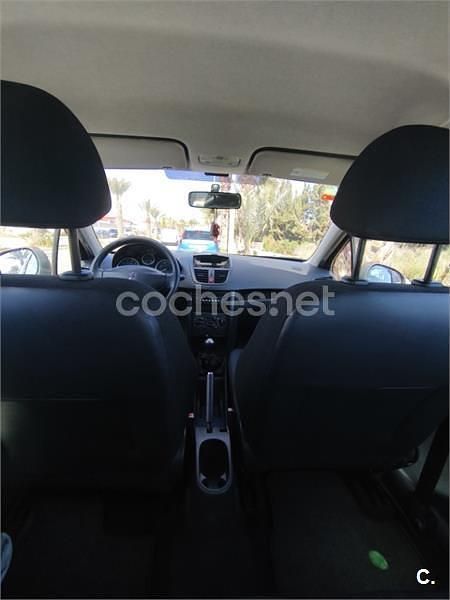 Usado Peugeot 207 75 CV (55 kW) 2007 Rojo Berlina