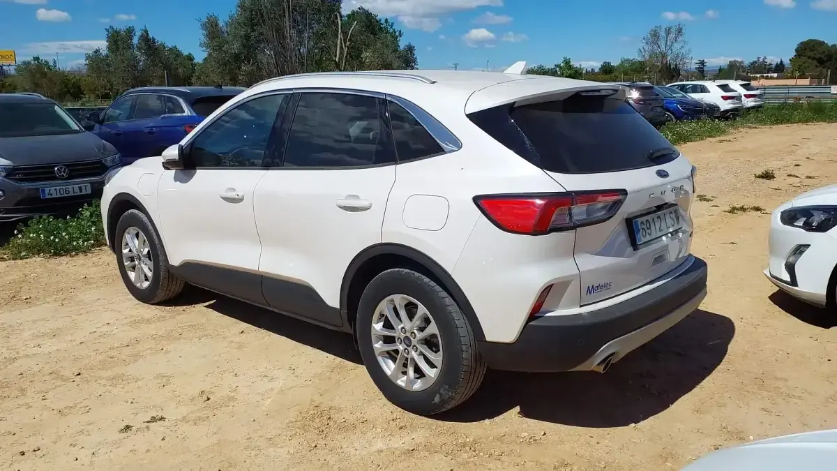 Usado Ford Kuga Titanium 226 CV (166 kW) 2021 Blanco SUV