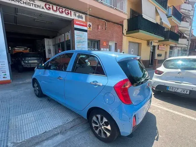 Usado Kia Picanto 65 CV (47 kW) 2015 Azul claro Utilitario