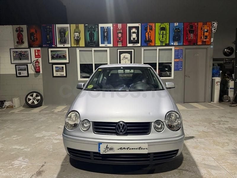 Usado VW Polo Trendline 75 CV (55 kW) 2002 Gris / plata Berlina