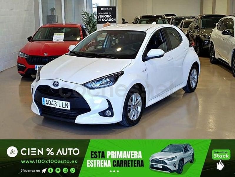 Usado Toyota Yaris Hybrid Active 100 CV (73 kW) 2020 Blanco Berlina