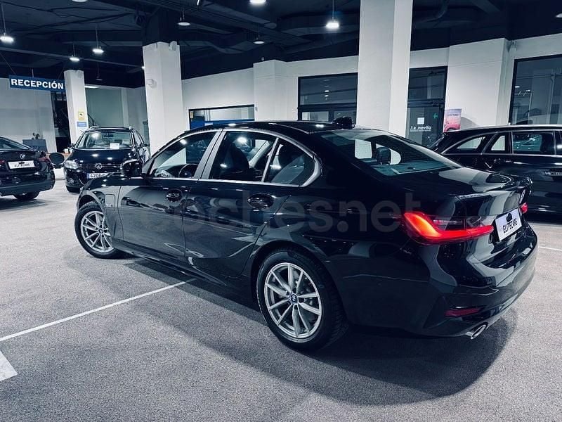 Usado BMW 320e Comfort Edition 204 CV (150 kW) 2022 Negro Berlina