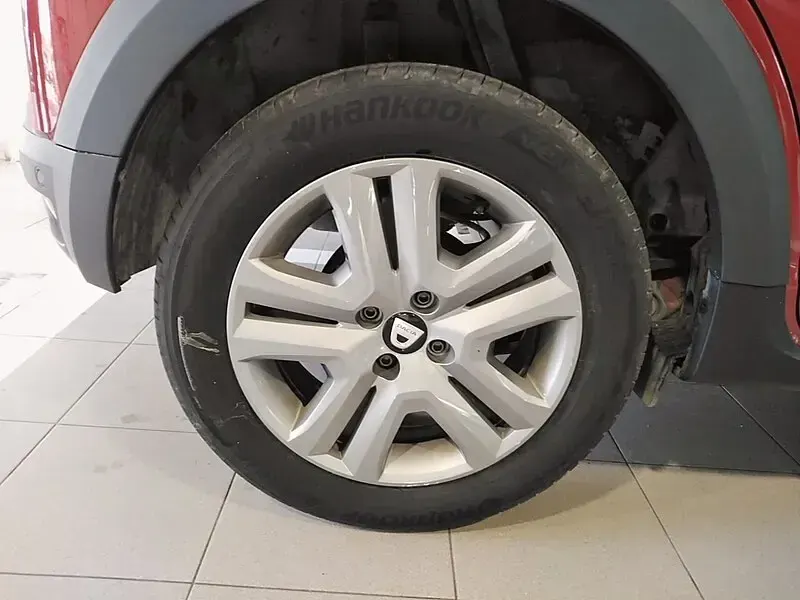 Usado Dacia Sandero Comfort 91 HP (66 kW) 2021 Vermelho Sedan
