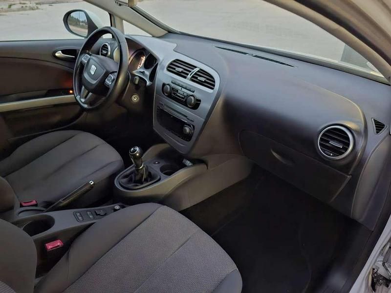 Usado Seat Leon Reference 105 CV (77 kW) 2010 Utilitario