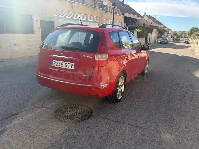 Usado Hyundai i30 Style 115 CV (84 kW) 2008 Rojo Familiar