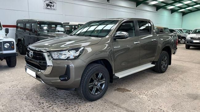 Usado Toyota HiLux Plus 151 CV (111 kW) 2023 Verde Pickup/Camioneta