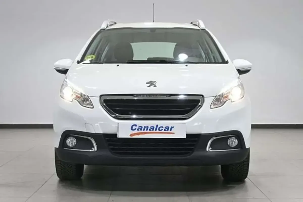 Usado Peugeot 2008 Active 92 CV (67 kW) 2015 Blanco SUV