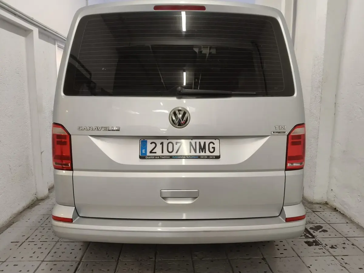 Usado VW Caravelle Comfortline 114 CV (83 kW) 2015 Gris Van