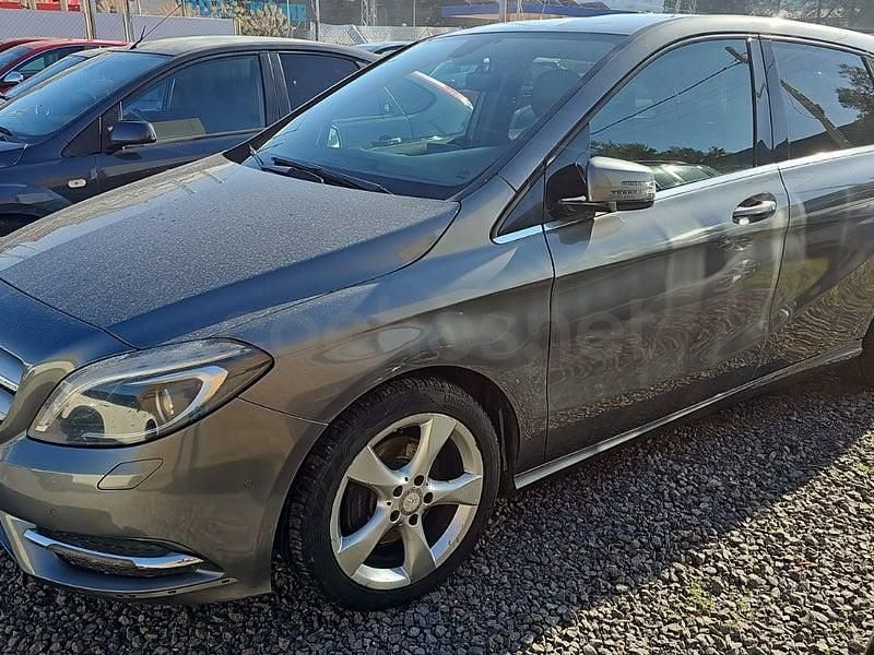 Usado Mercedes B200 136 CV (100 kW) 2012 Gris / plata Monovolumen