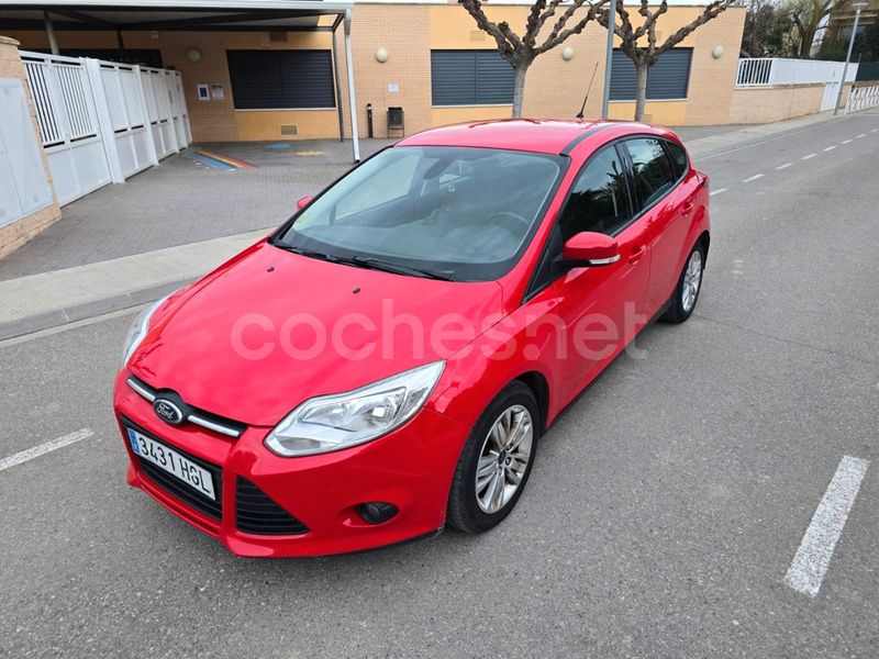 Rojo Usado 2012 Ford Focus Titanium Berlina | 5990 € (Precio justo) - Imagen 1/4