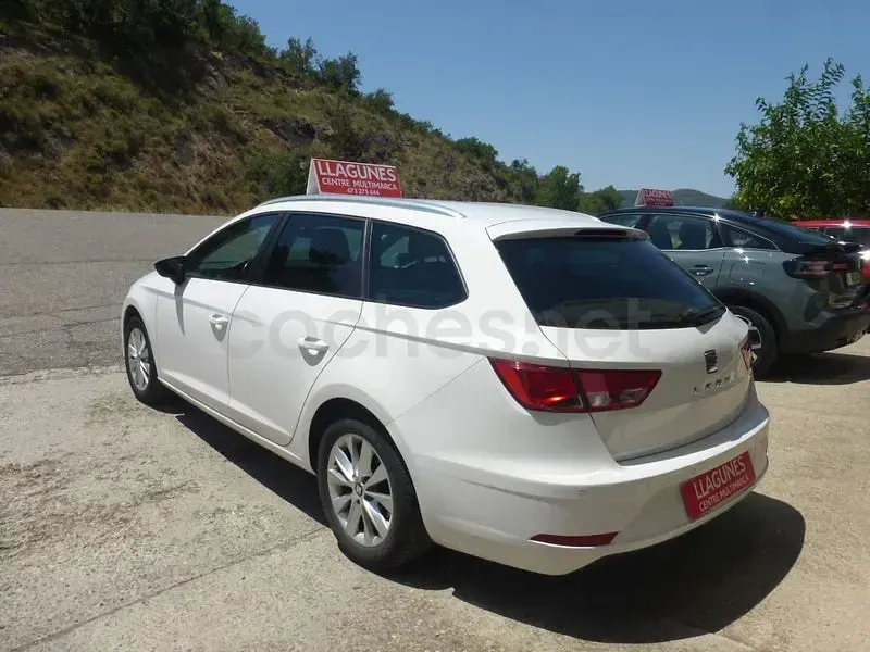 Usado Seat Leon Style 115 CV (84 kW) 2019 Blanco Familiar