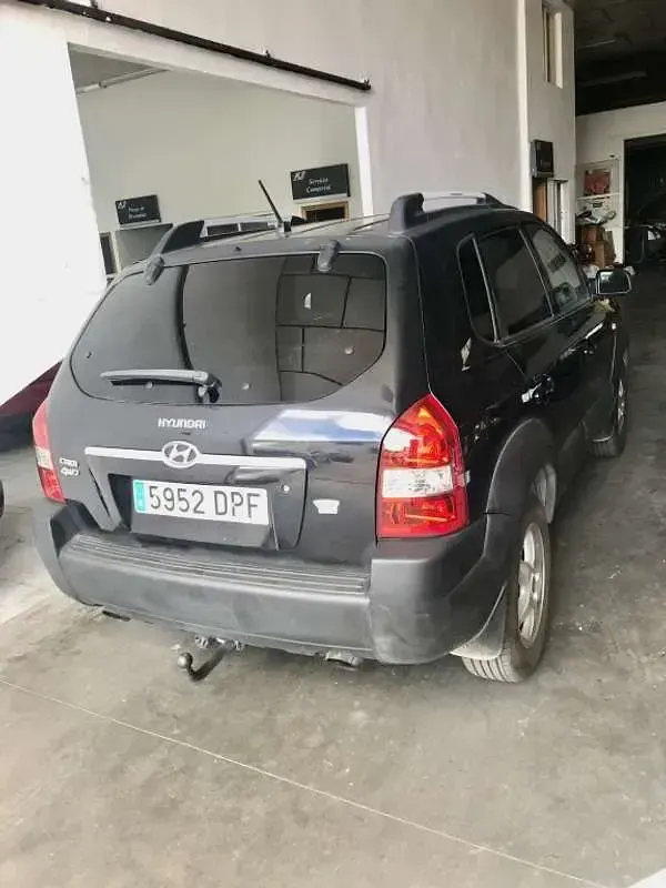 Usado Hyundai Tucson Style 111 CV (81 kW) 2006 Negro SUV