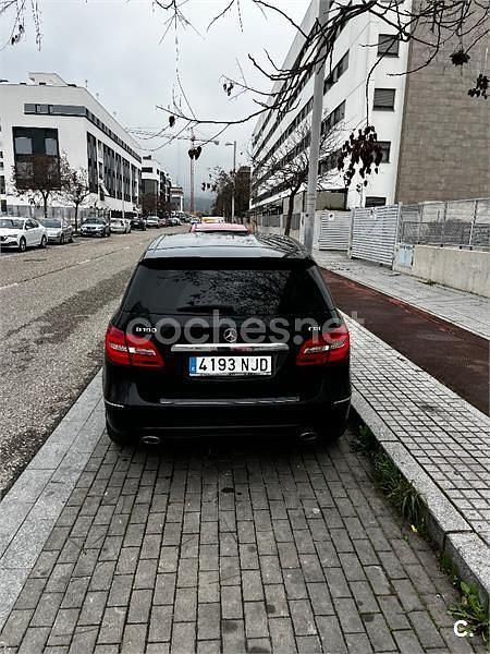 Usado Mercedes B180 109 CV (80 kW) 2014 Negro Monovolumen