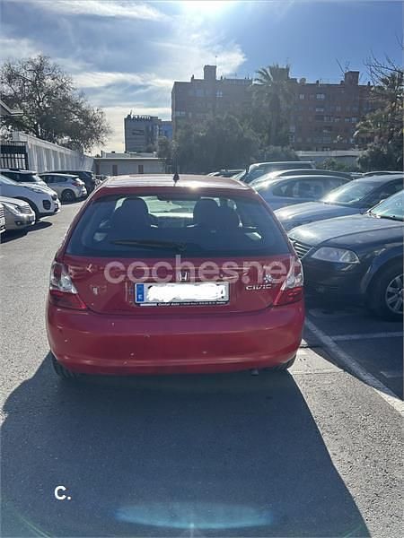 Usado Honda Civic LS 110 CV (80 kW) 2005 Rojo Berlina