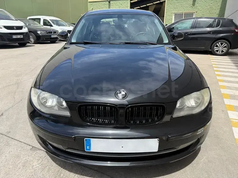 Usado BMW 116 122 CV (89 kW) 2008 Negro Utilitario