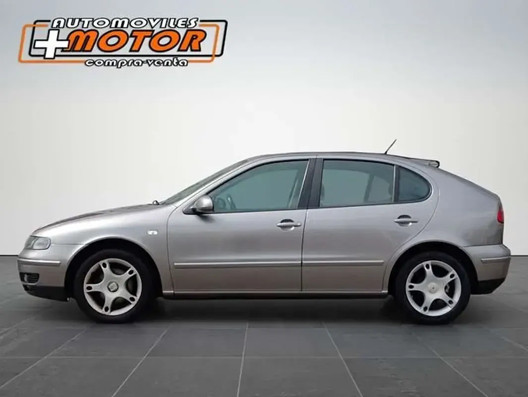 Usado Seat Leon 90 CV (66 kW) 2003 Gris Utilitario