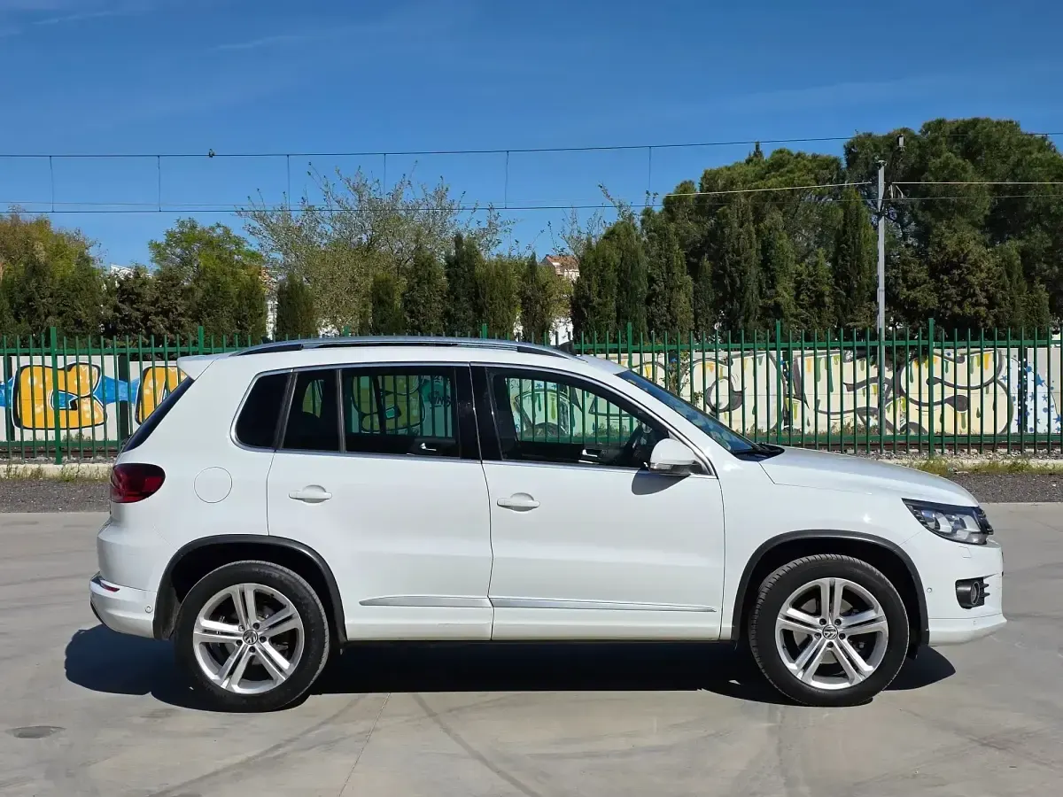 Usado VW Tiguan R-line 140 CV (102 kW) 2014 Blanco SUV