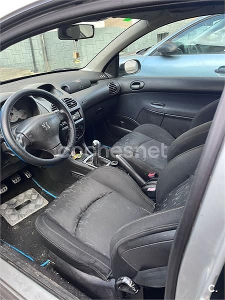 Usado Peugeot 206 75 CV (55 kW) 2003 Gris / plata Berlina
