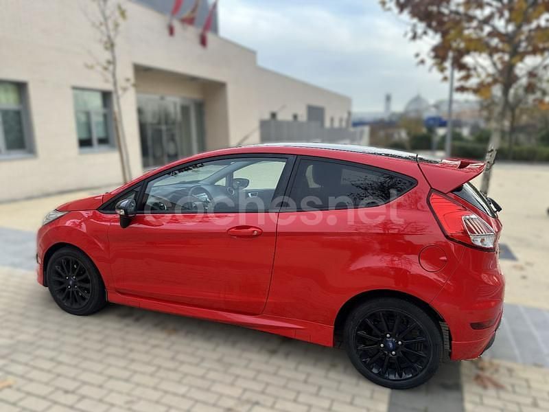 Rojo Usado 2016 Ford Fiesta Berlina | 8490 € (Buen precio) - Imagen 1/4