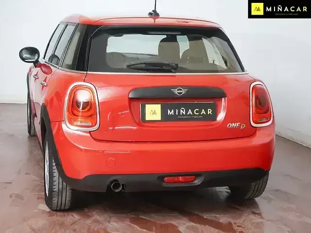 Używany Mini One D 95 KM (69 kW) 2018 Czerwony Hatchback