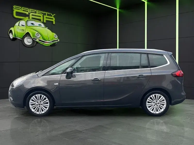 Usado Opel Zafira Tourer Selective 136 CV (100 kW) 2016 Gris / plata Monovolumen