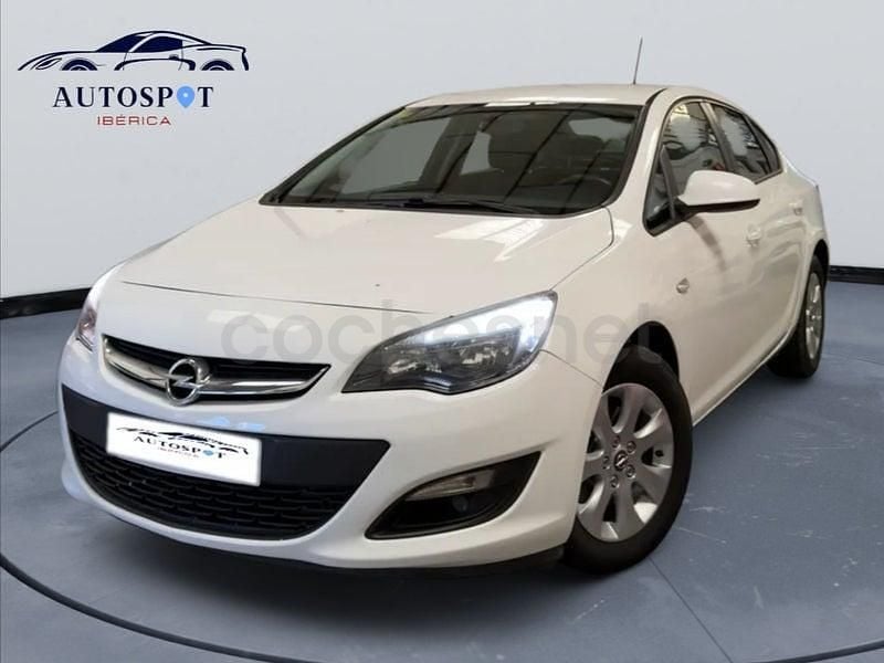 Usado Opel Astra Selective 110 CV (80 kW) 2014 Blanco Berlina