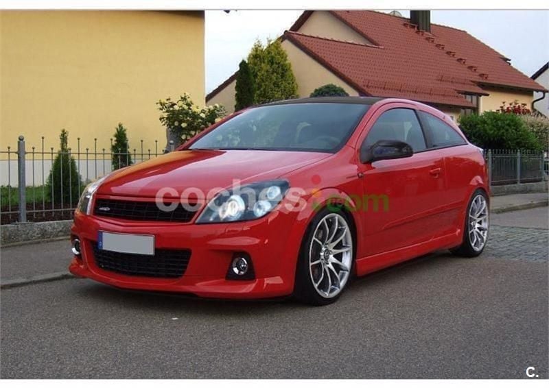 Rojo Usado 2006 Opel Astra GTC Sport Berlina | 9500 € - Imagen 1/4