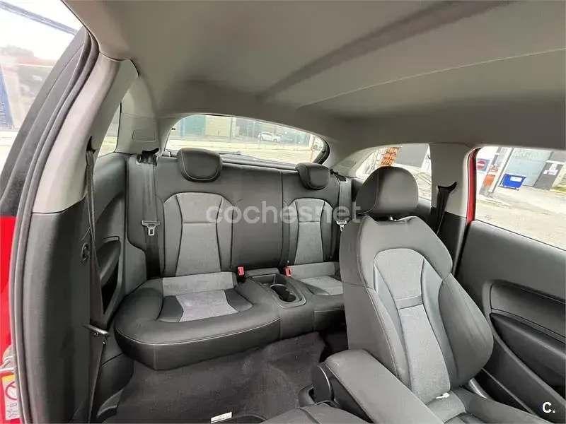 Usado Audi A1 Ambition 122 CV (89 kW) 2012 Rojo Utilitario