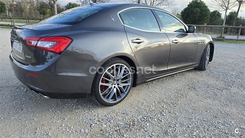 Usado Maserati Ghibli 275 CV (202 kW) 2015 Gris / plata Berlina