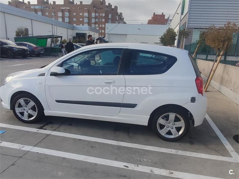 Usado Chevrolet Aveo LS 84 CV (61 kW) 2010 Blanco Berlina
